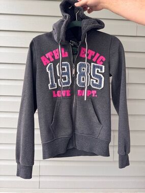 Y2K Thrill Charcoal Zip-Up Hoodie with Pink Athletic Graphic